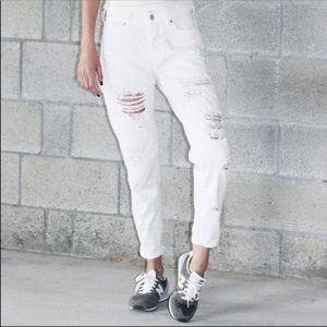 Brandy Melville Distressed Bf Jeans 🌞